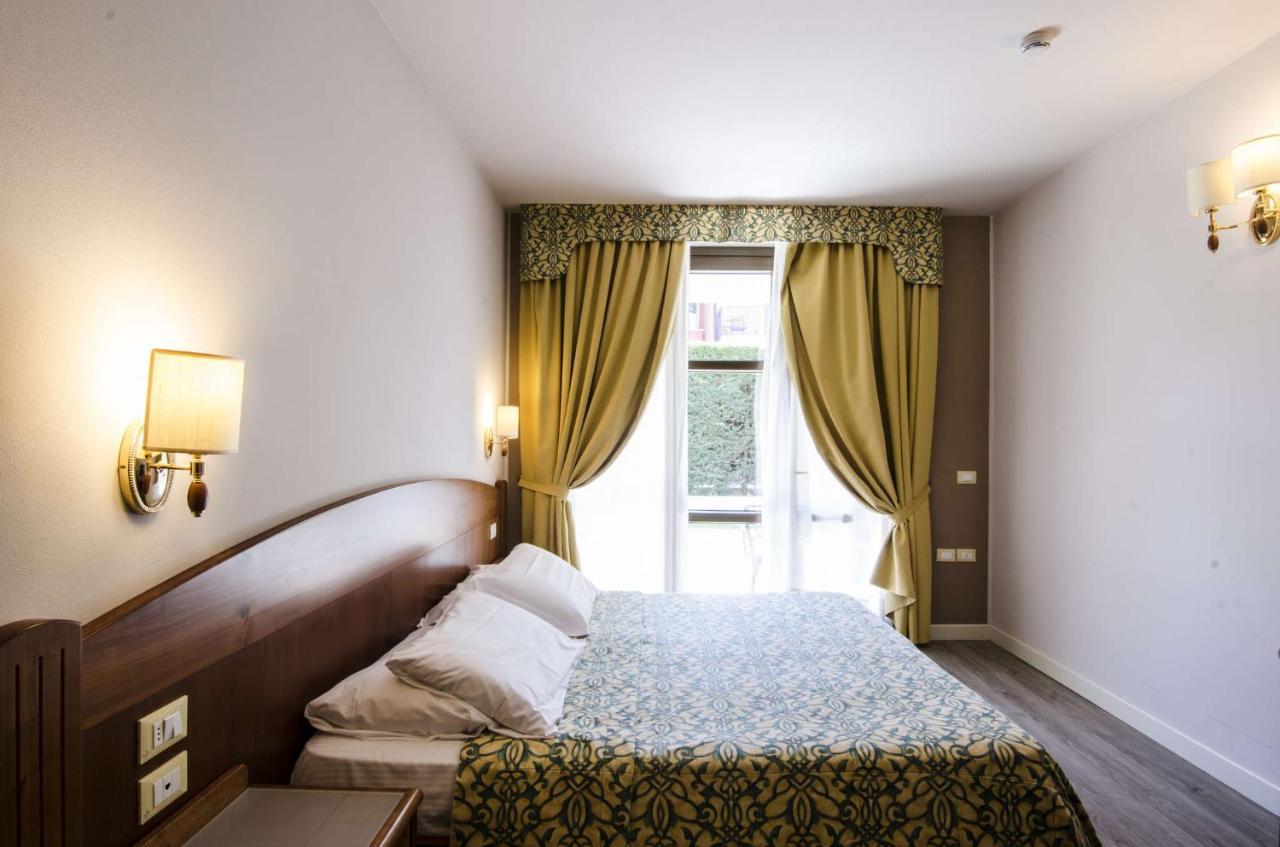 Hotel Smeraldo Lazise Exterior photo