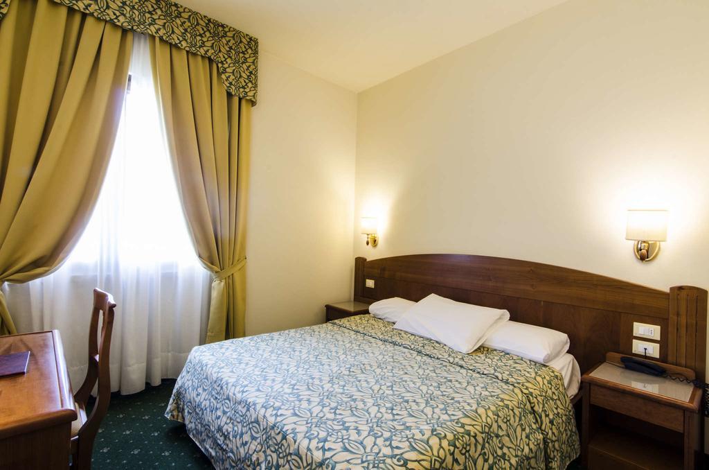 Hotel Smeraldo Lazise Exterior photo