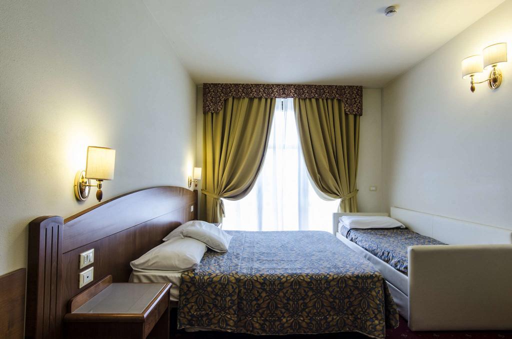 Hotel Smeraldo Lazise Exterior photo