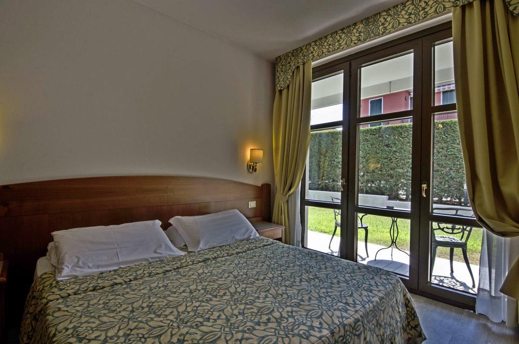 Hotel Smeraldo Lazise Exterior photo