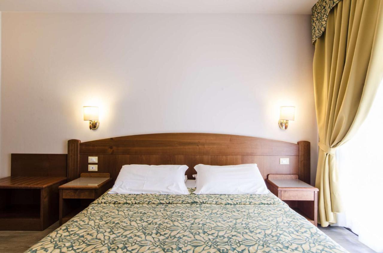Hotel Smeraldo Lazise Exterior photo